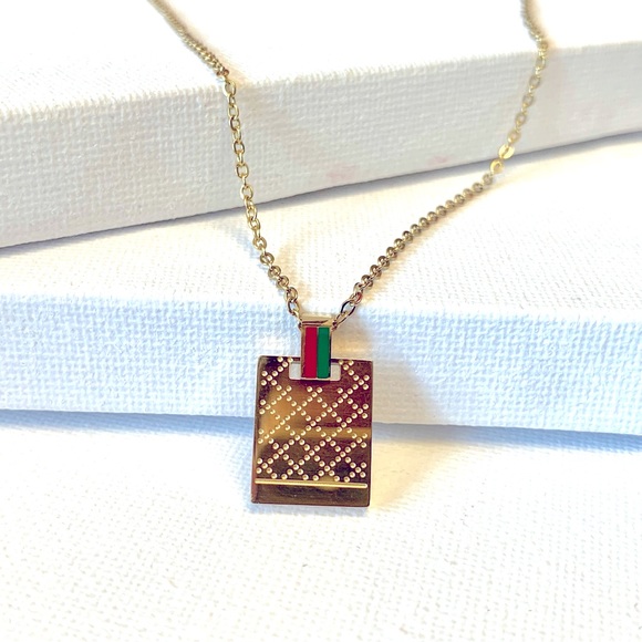 ◾️ 18k Gold Plated Luxury High Quality Square Pendant Necklace - Picture 7 of 8